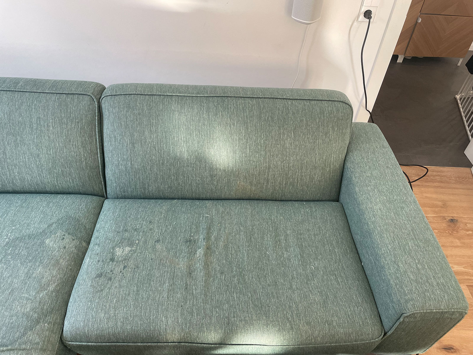 Vorher: Sofa · Stoff vor der Reinigung