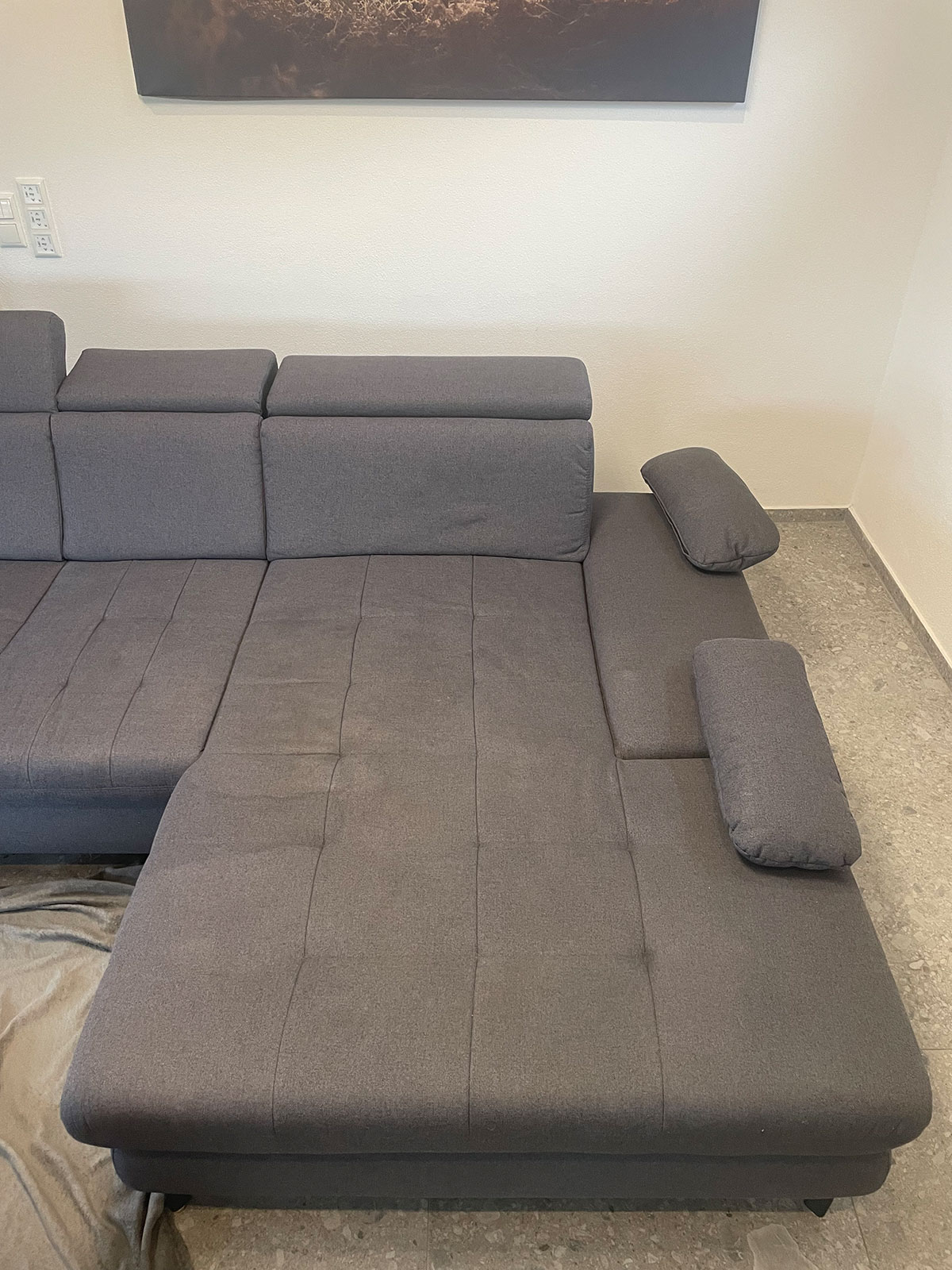 Vorher: Ecksofa · Stoff vor der Reinigung