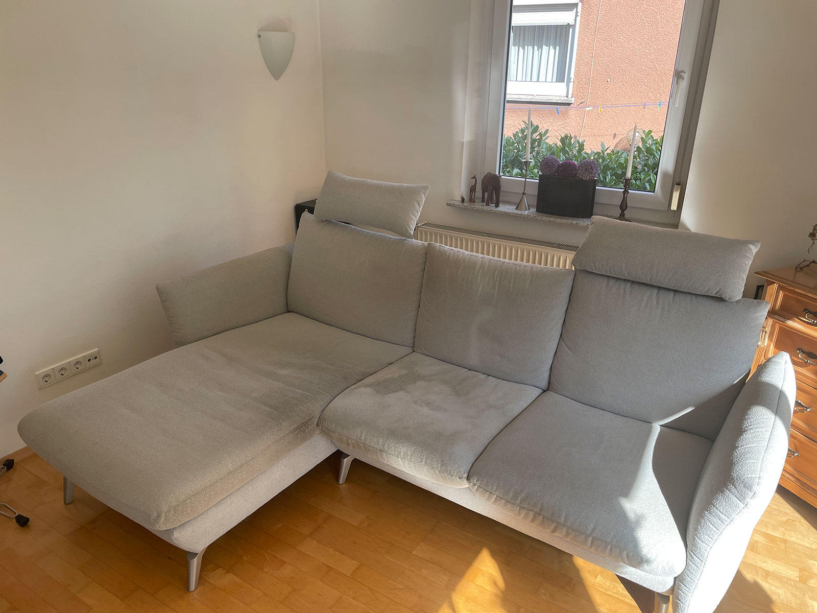 Vorher: Ecksofa · Stoff vor der Reinigung