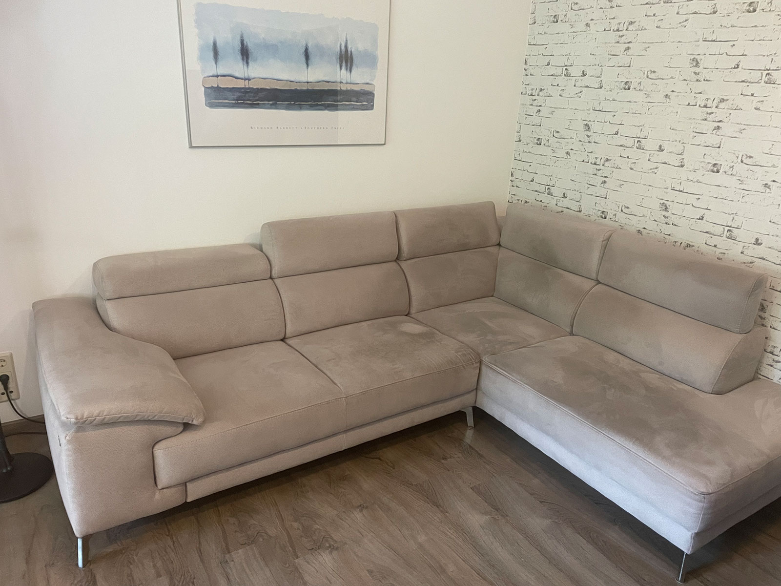 Vorher: Ecksofa · Stoff vor der Reinigung